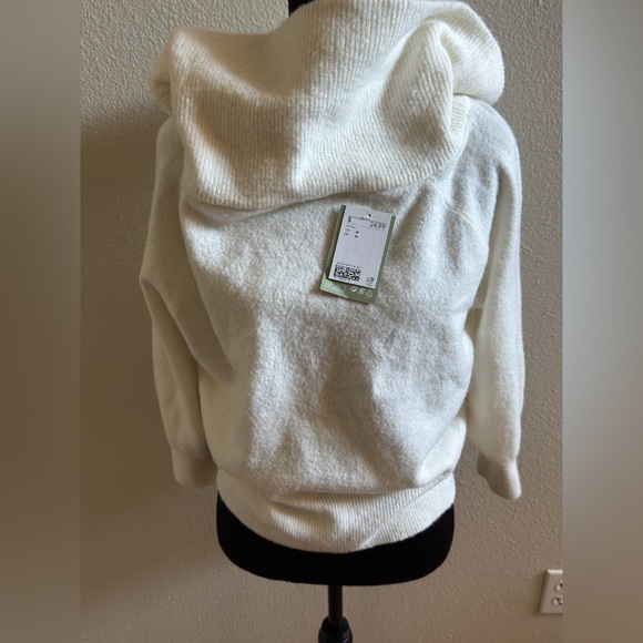 H&M OFF-THE-SHOULDER SWEATER - Picture 10 of 11